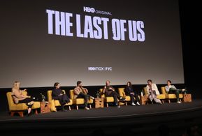 Pedro Pascal, Craig Mazin, Carolyn Strauss, Gabriel Luna, Lynette Rice, Neil Druckmann, and Bella Ramsey at an event for