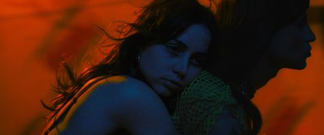 Ana de Armas and Roger Wasserman in Corazón