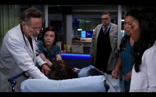 Emily Hinkler, Elizabeth Hinkler, Steven Weber, Oliver Platt, and Ashja Cooper in Chicago Med