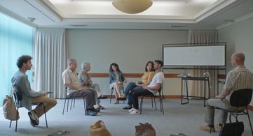 Shlomo Bar-Aba, Liora Rivlin, Ofer Hayoun, Roni Dalumi, Elisha Banai, and Shani Klein in Six zeros (2023)