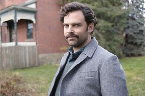 Barry Rothbart in Downward Dog (2017)