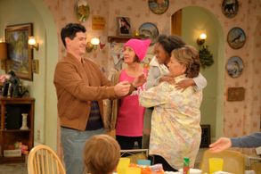 Roseanne Barr, Michael Fishman, Laurie Metcalf, and Jayden Rey in Roseanne (1988)