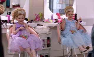 Ella Allan and Mia Allan in Single Parents (2018)