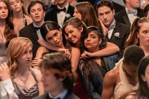 Addison Rae, Myra Molloy, and Annie Jacob in He's All That (2021)