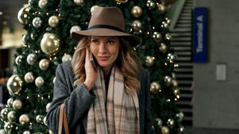 Tori Anderson in Spotlight on Christmas (2020)