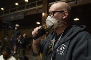 On the set of Heels S1