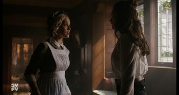 Kelly Overton and Siobhan Williams in Van Helsing (2016)