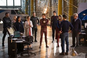 Victor Garber, David Ramsey, Brandon Routh, Nick Zano, Stephen Amell, Caity Lotz, Melissa Benoist, Grant Gustin, Carlos 