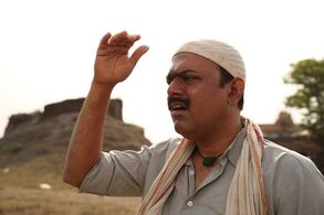 Makarand Anaspure in Rangaa Patangaa (2015)