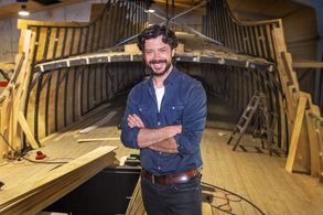 Álvaro Morte in Boundless (2022)