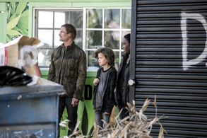 Josh Holloway, Carolyn Michelle Smith, and Jacob Buster in Colony (2016)