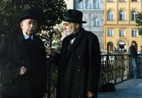 Vlastimil Brodský and Milos Kopecký in Uctivá poklona, pane Kohn (1992)
