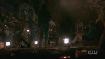 Still of Rebekah Patton and Amber Midthunder in Roswell, New Mexico 