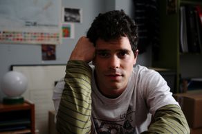 Oriol Vila in Todas las canciones hablan de mí (2010)