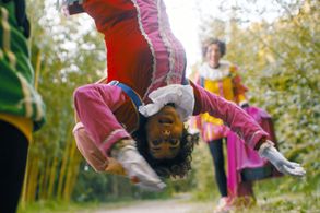 Beryl van Praag and Anouk de Pater in De Club van Sinterklaas Film: de Gestrande Stoomboot (2023)