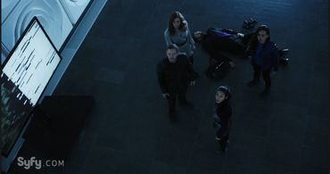 Aaron Ashmore, Mayko Nguyen, Sarah Power, Jake Michaels, and Hannah John-Kamen in Killjoys (2015)