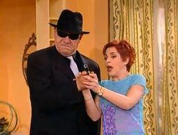 Yannis Bostantzoglou and Eleni Randou in Konstantinou kai Elenis (1998)