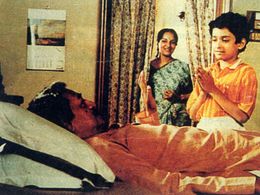 Utpal Dutt, Mamata Shankar, and Bikram Bhattacharya in The Stranger (1991)