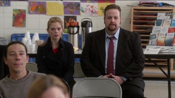 Allen (Ben Zelevansky) and June (Dreama Walker) attend an AA meeting together on 