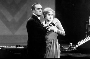 Alfred Abel and Brigitte Helm in Metropolis (1927)