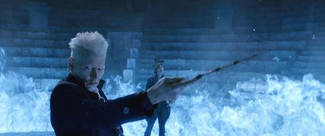 Johnny Depp and Poppy Corby-Tuech in Fantastic Beasts: The Crimes of Grindelwald (2018)