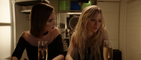 Lukerya Ilyashenko and Lena Tronina in Happy End (2021)