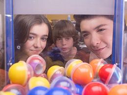 Ashley Boettcher, Sloane Morgan Siegel, and Drew Justice in Gortimer Gibbon's Life on Normal Street (2014)