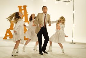 Leonardo DiCaprio, Michaela Sprague, Kayla Radomski, and Ryan Ramirez in Once Upon a Time in Hollywood (2019)