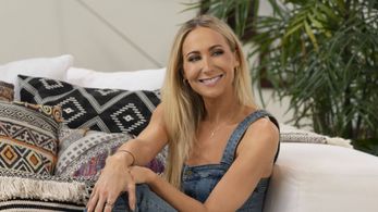 Nikki Glaser in FBoy Island (2021)