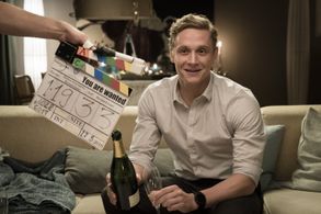 Matthias Schweighöfer in You Are Wanted (2017)