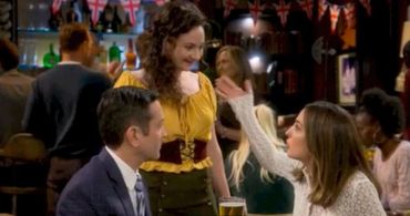 Lauren Baldwin as Donna in 'The Odd Couple'