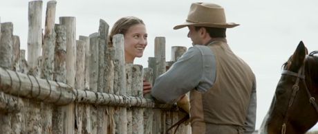 Ashley Zukerman and Caitlin Gerard in The Wind (2018)