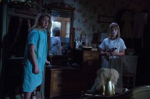 Talitha Eliana Bateman and Lulu Wilson in Annabelle: Creation (2017)