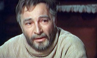 Vyacheslav Tikhonov in Belyy Bim Chernoe ukho (1977)