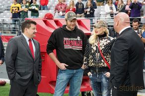 Gwen Stefani, Blake Shelton, Michael Bidwill, and Steve Keim in All or Nothing: A Season with the Arizona Cardinals (201