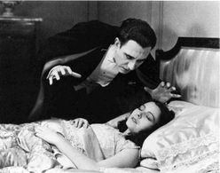 Lupita Tovar and Carlos Villarías in Drácula (1931)