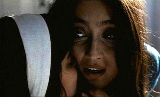 Silvia Munt and Laura Vaquero in Butterfly Wings (1991)