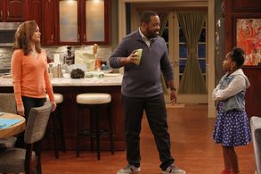Kadeem Hardison, Tammy Townsend, and Trinitee in K.C. Undercover (2015)