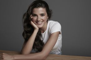 Inês Aguiar in Mar Salgado (2014)