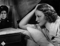 Jean Gabin and Brigitte Helm in L'étoile de Valencia (1933)