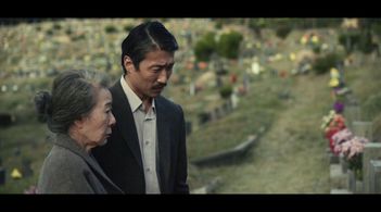 Still of Soji Arai and Youn Yuh-jung in Pachinko