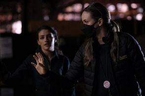 Danielle Panabaker and Kayla Compton in The Flash: Rayo de Luz (2021)