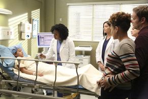 Greg Cromer, Marika Dominczyk, Michole Briana White, Jerrika Hinton, and Edgar Salas in Grey's Anatomy (2005)