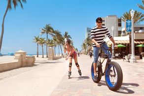 Jacqueline Fernandez and Sidharth Malhotra in A Gentleman (2017)