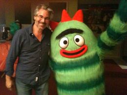 Big Time Rush. Paul Lazarus directs Brobee from Yo Gabba Gabba during the Big Time Halloween episode.