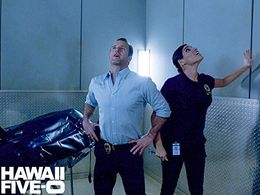 Scott Caan and Amanda Setton in Hawaii Five-0 (2010)
