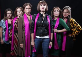 Demet Akbag, Asuman Dabak, Ayten Soykök, Belçim Bilgin, Damla Sönmez, and Nihal Yalçin in Last Stop: Kurtulus (2012)