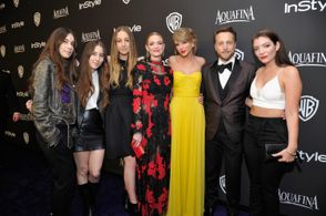 Jaime King, Taylor Swift, Ariel Foxman, Lorde, Alana Haim, Danielle Haim, and Este Haim