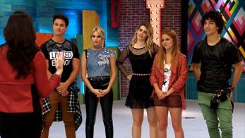 Michael Ronda, Valentina Zenere, Estela Ribeiro, Jorge López, Ana Jara, and Chiara Parravicini in Soy Luna (2016)