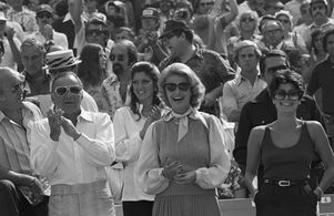 Frank Sinatra with Jilly Rizzo, Barbara Marx and daughter Tina at a Los Angeles Dodgers World Series game